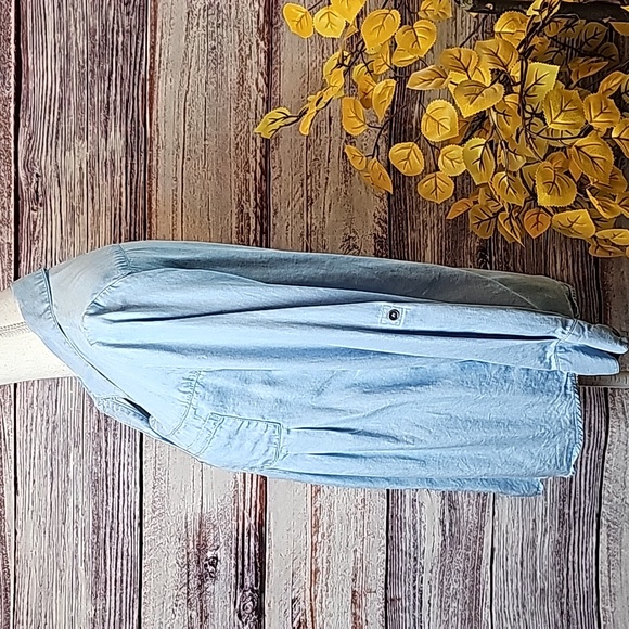 NEW STYLE & CO DENIM BLUE LONG ROLL TAB SLEEVE BUTTON-UP SHIRT - Picture 8 of 13